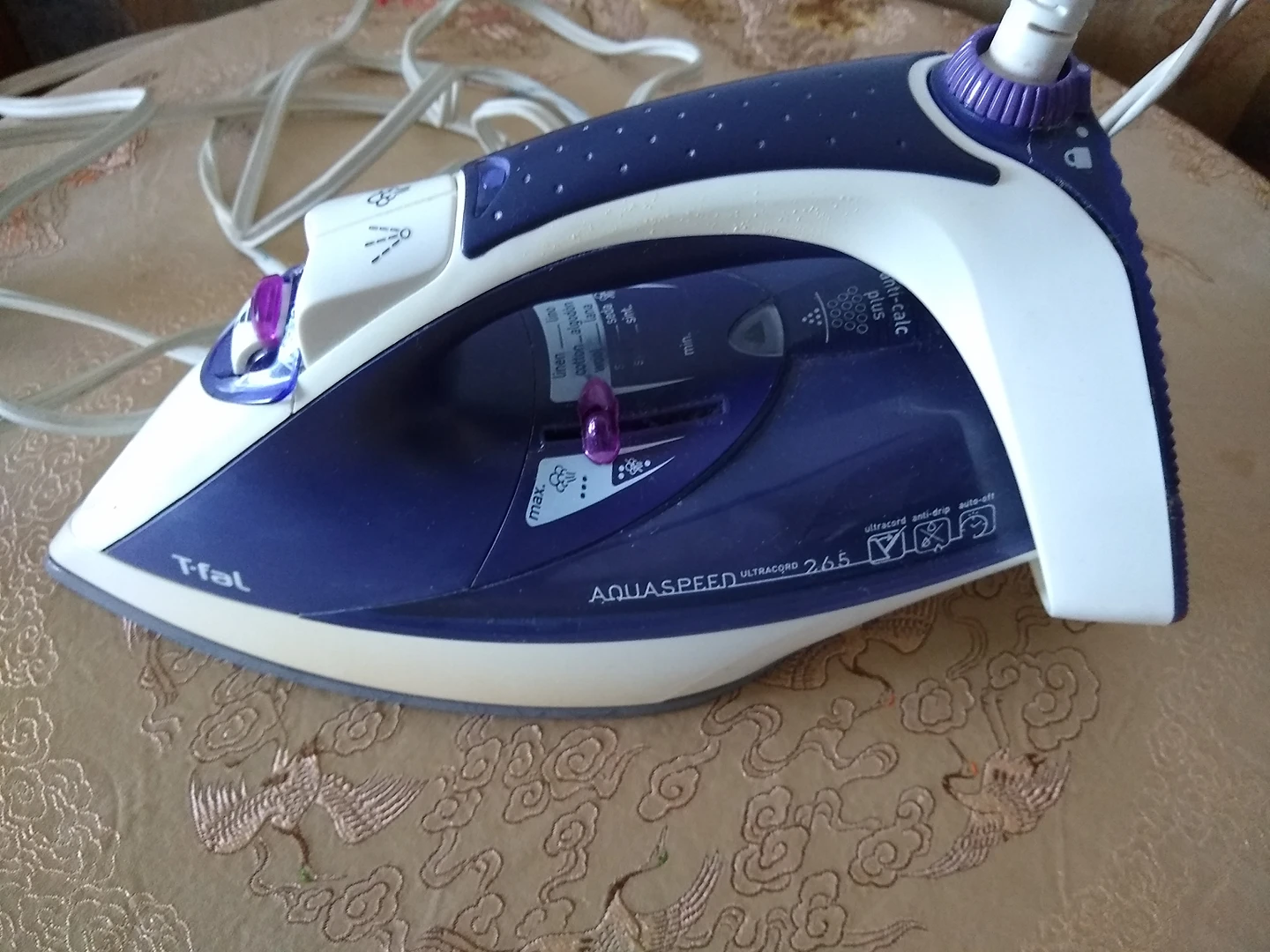 T-Fal Ultraglide Plus 1800 Watts Steam Iron - FV5846 image indicator(3)