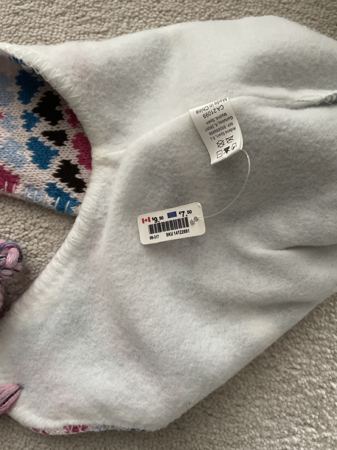 Brand new hat with scarf image indicator(2)