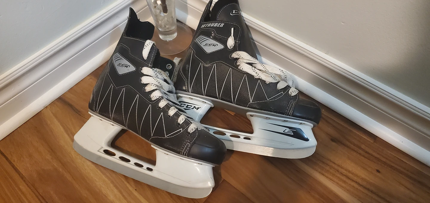 Adult CCM Intruder Skates Size 9
