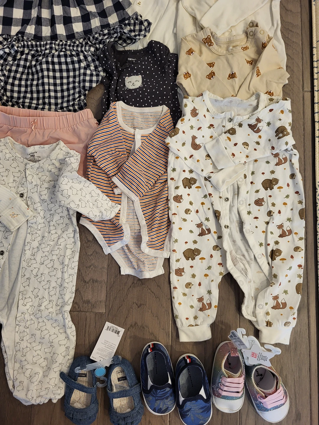0-6momth baby clothing and shoes and socks new and like new - photo 2