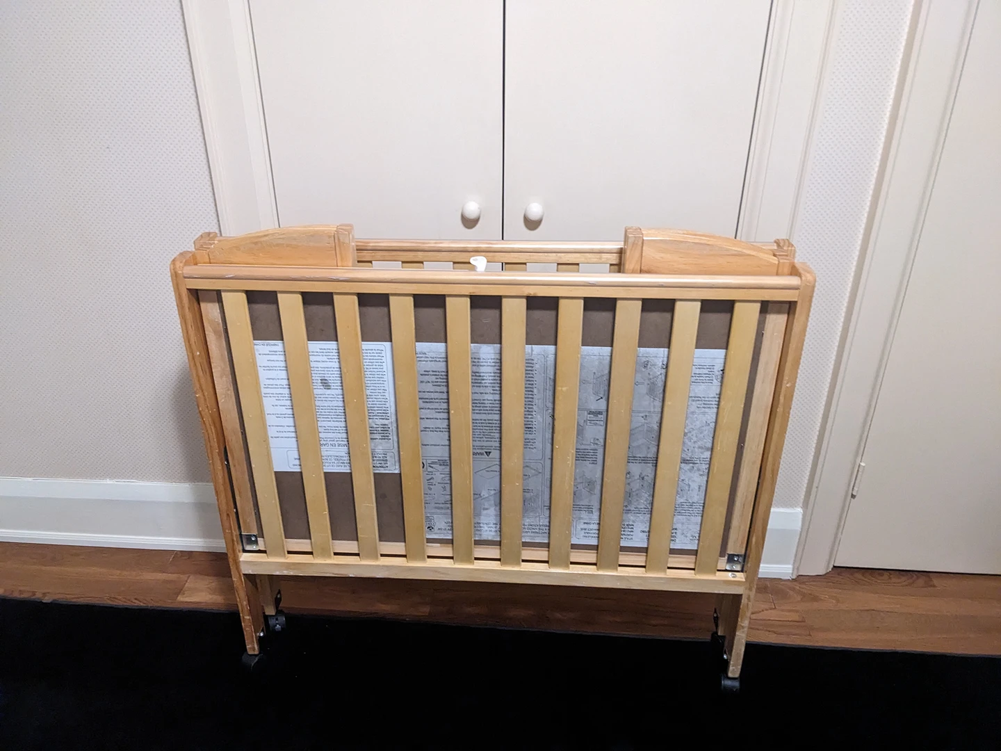 Foldable Mini Crib on Wheels - photo 5