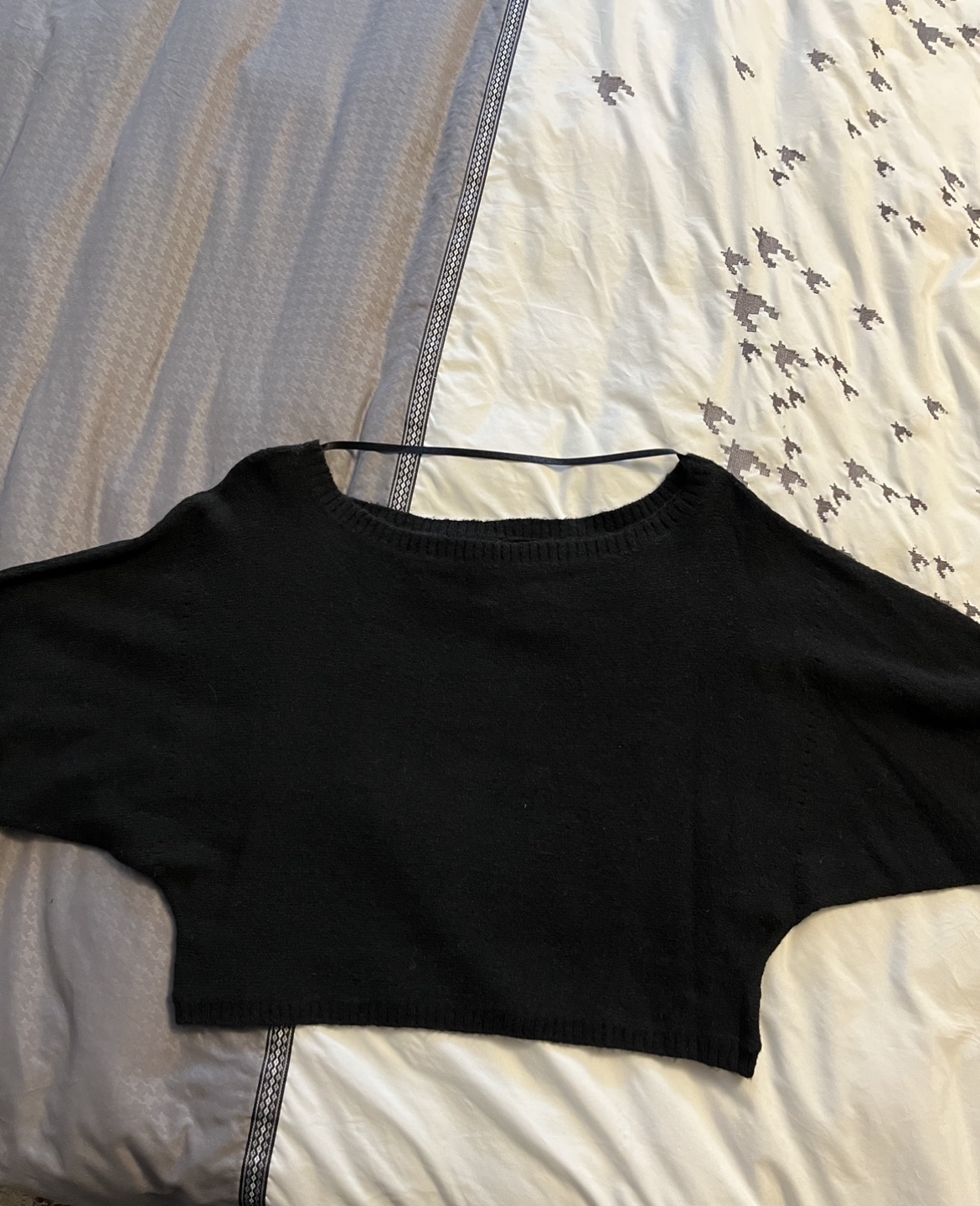 NEW Jacob Black Crop Dolma Sleeve Sweater image indicator(6)