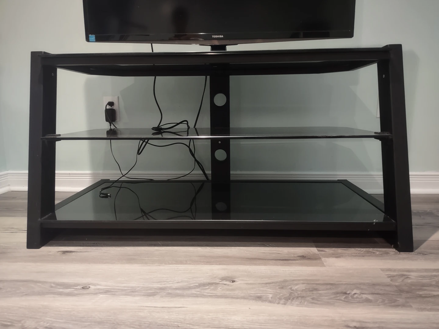 TV Stand (40") - photo 3