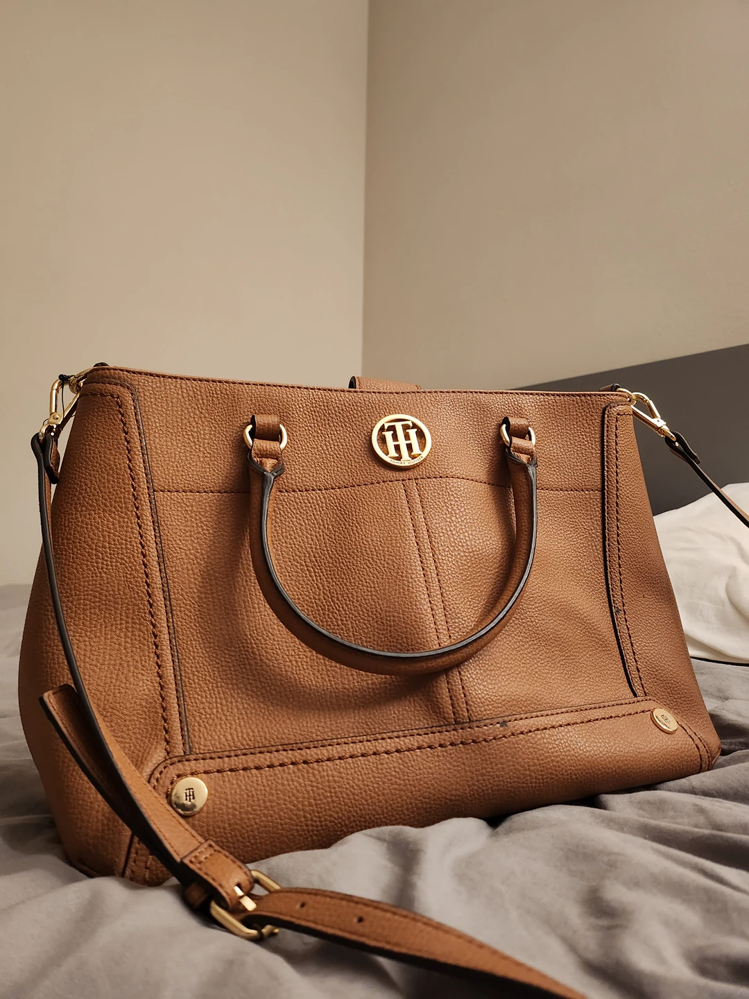 Tommy hilfiger purse thumbnail