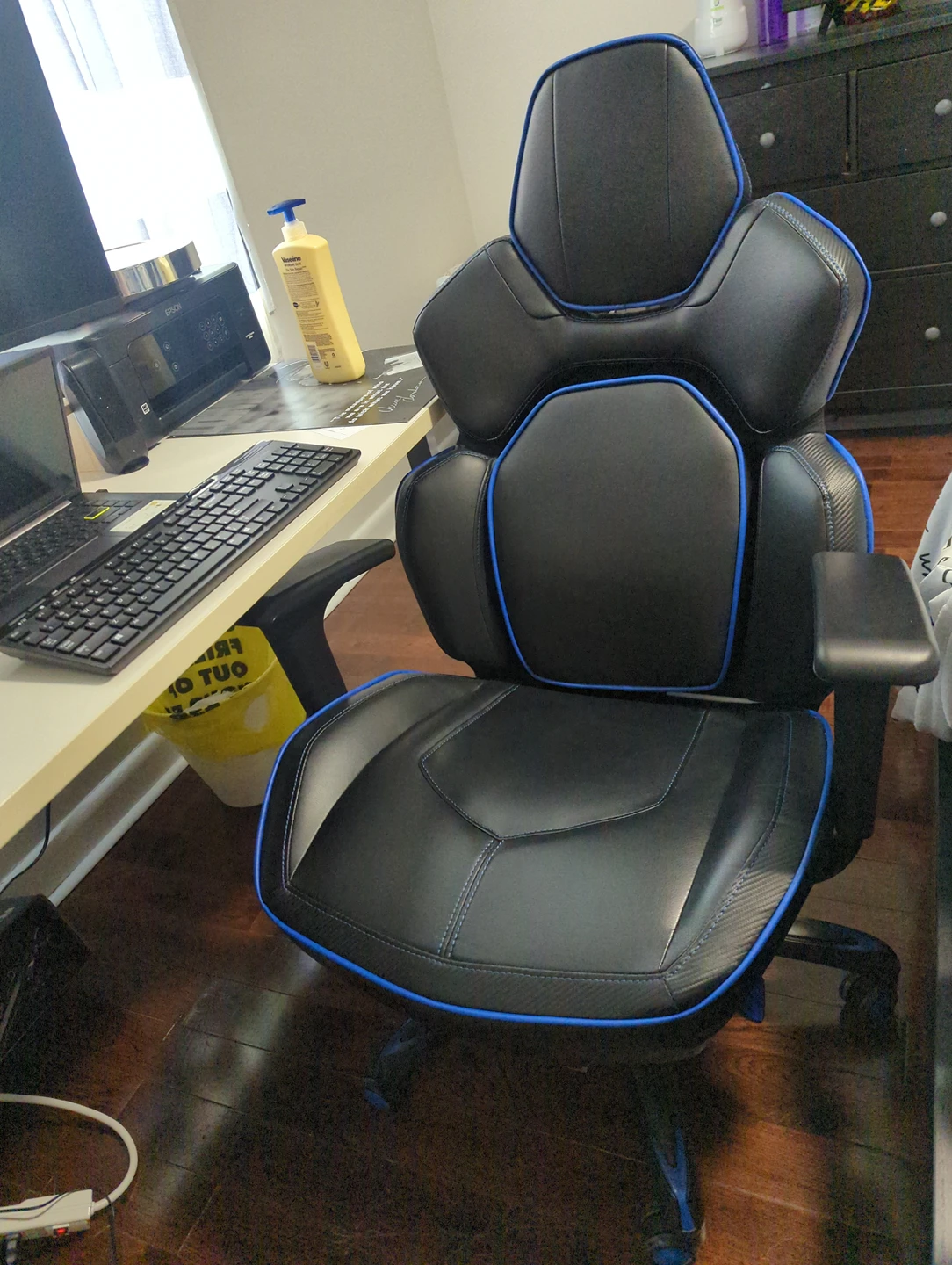 desk & chair - photo 2