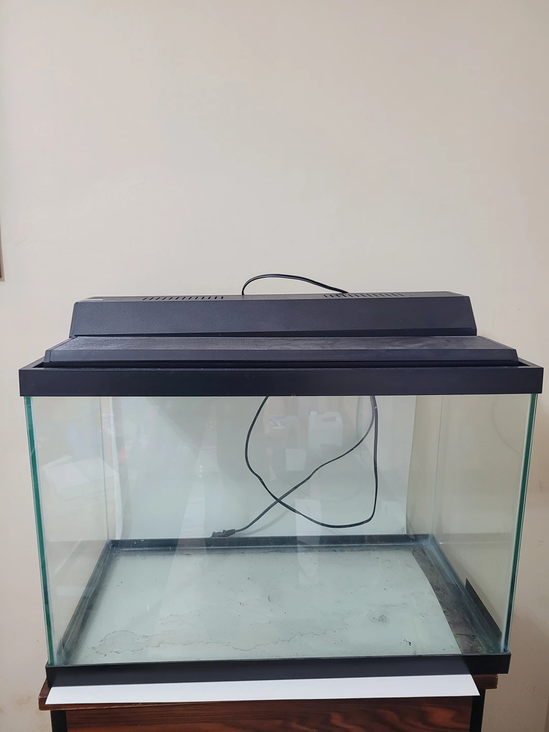 15 Gallon Fish Tank (~56 Liters) thumbnail