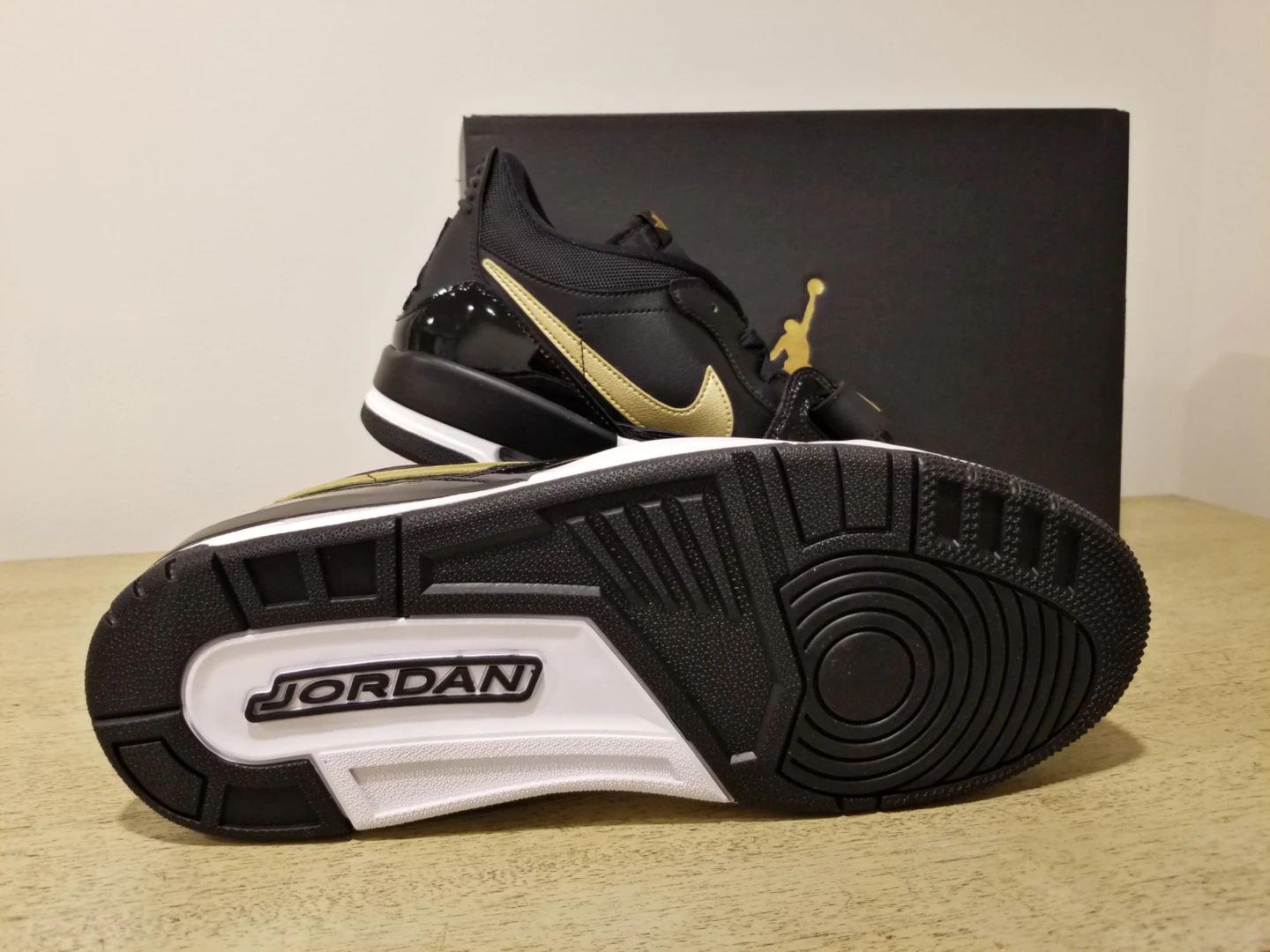 Air Jordan Legacy 312 Low Black Metallic Gold - photo 4