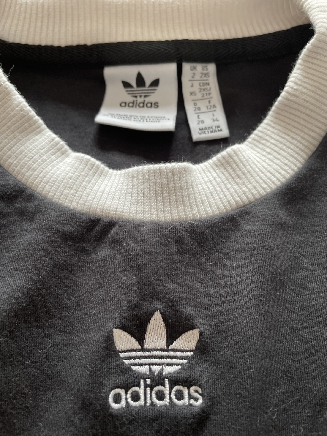 Adidas shirt size small in good condition image indicator(3)