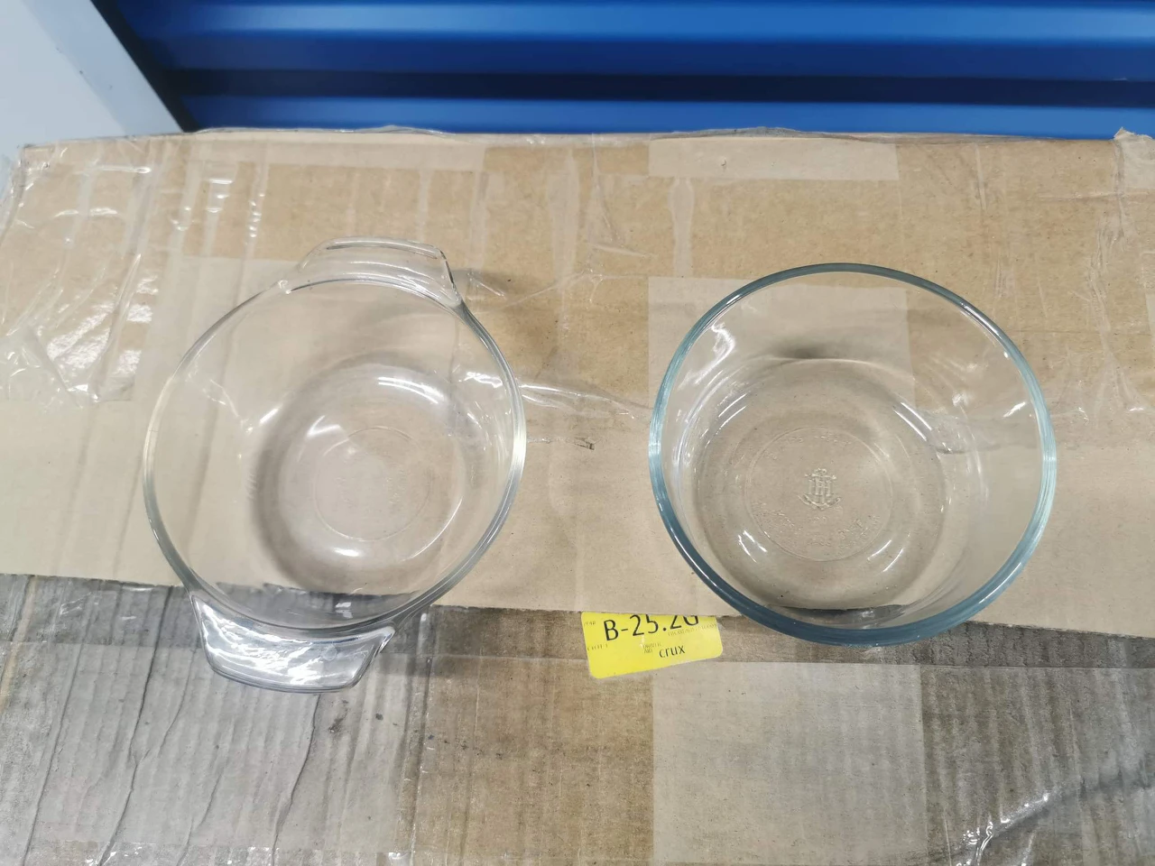 Glass Bakeware - Two Round and Four Square Glass Baking Trays thumbnail