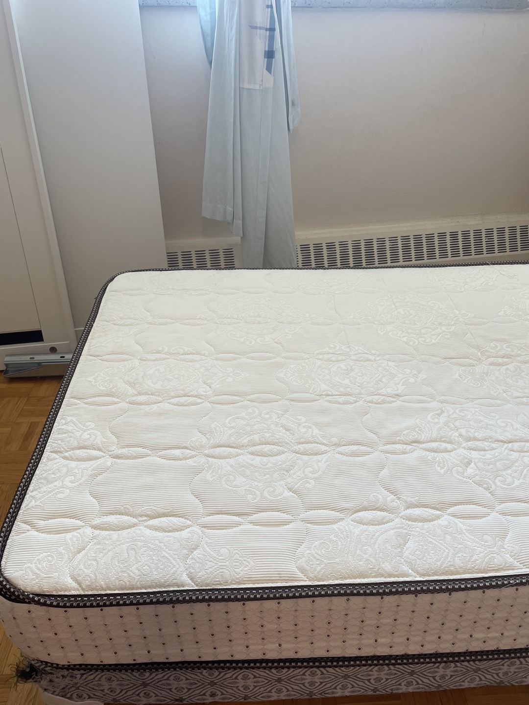 Twin bed mattress