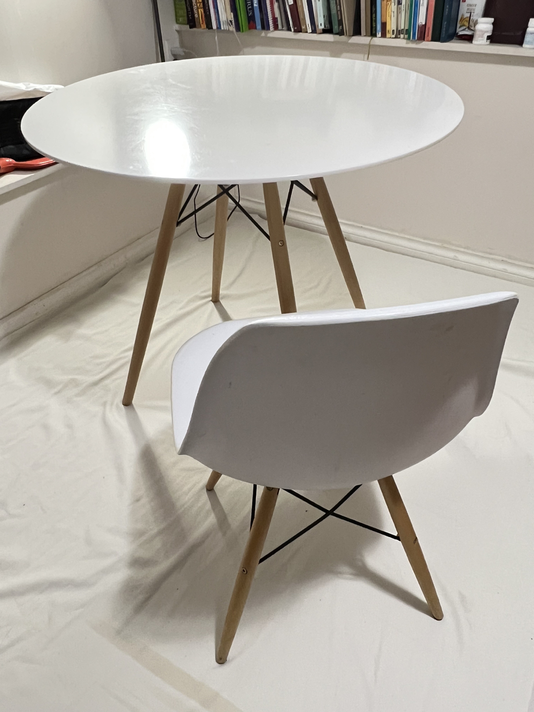 Table and chair thumbnail