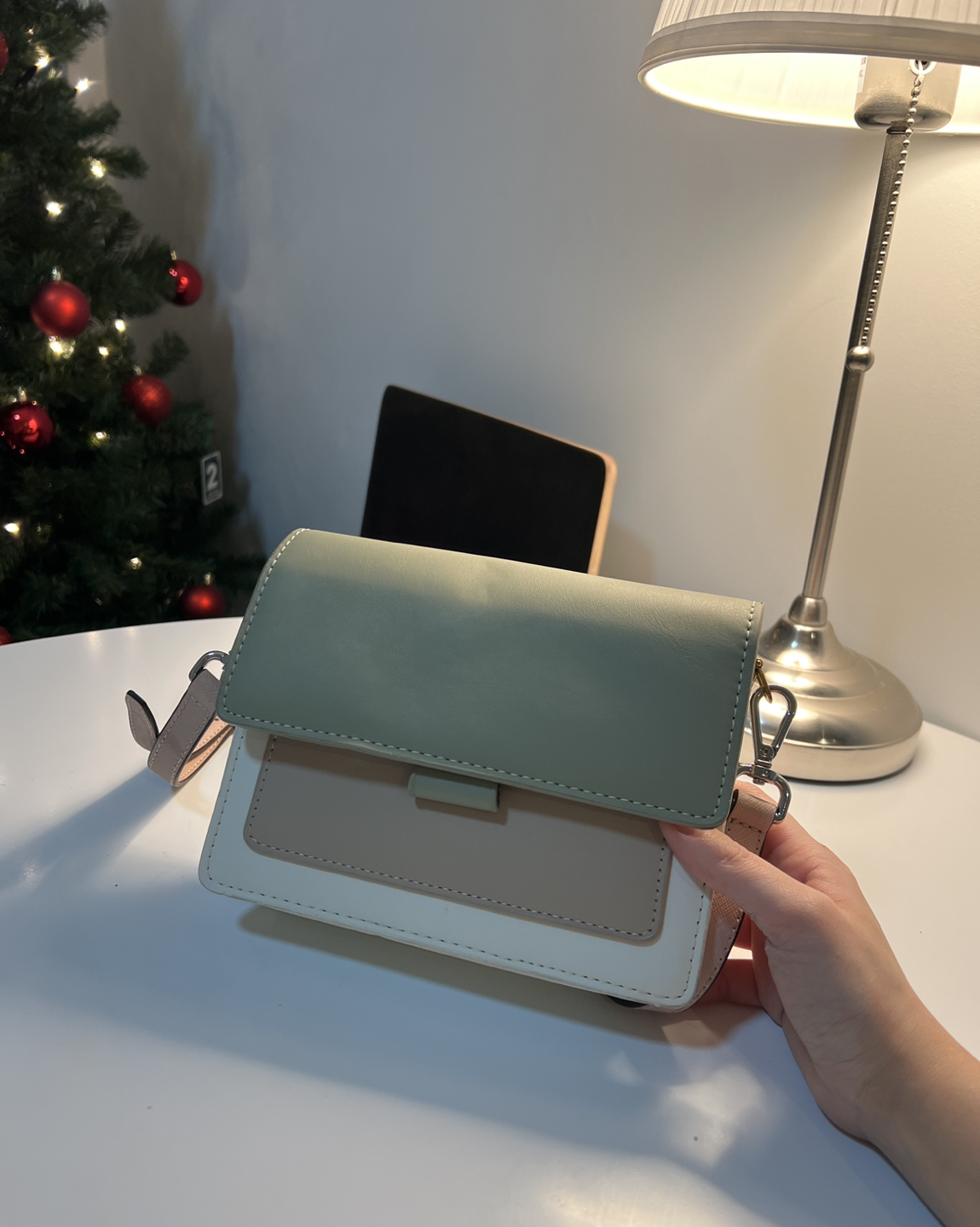 Shoulder bag. Tote bag image indicator(2)