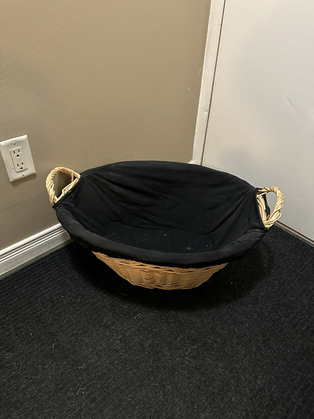 Wicker Laundry Basket image indicator(2)