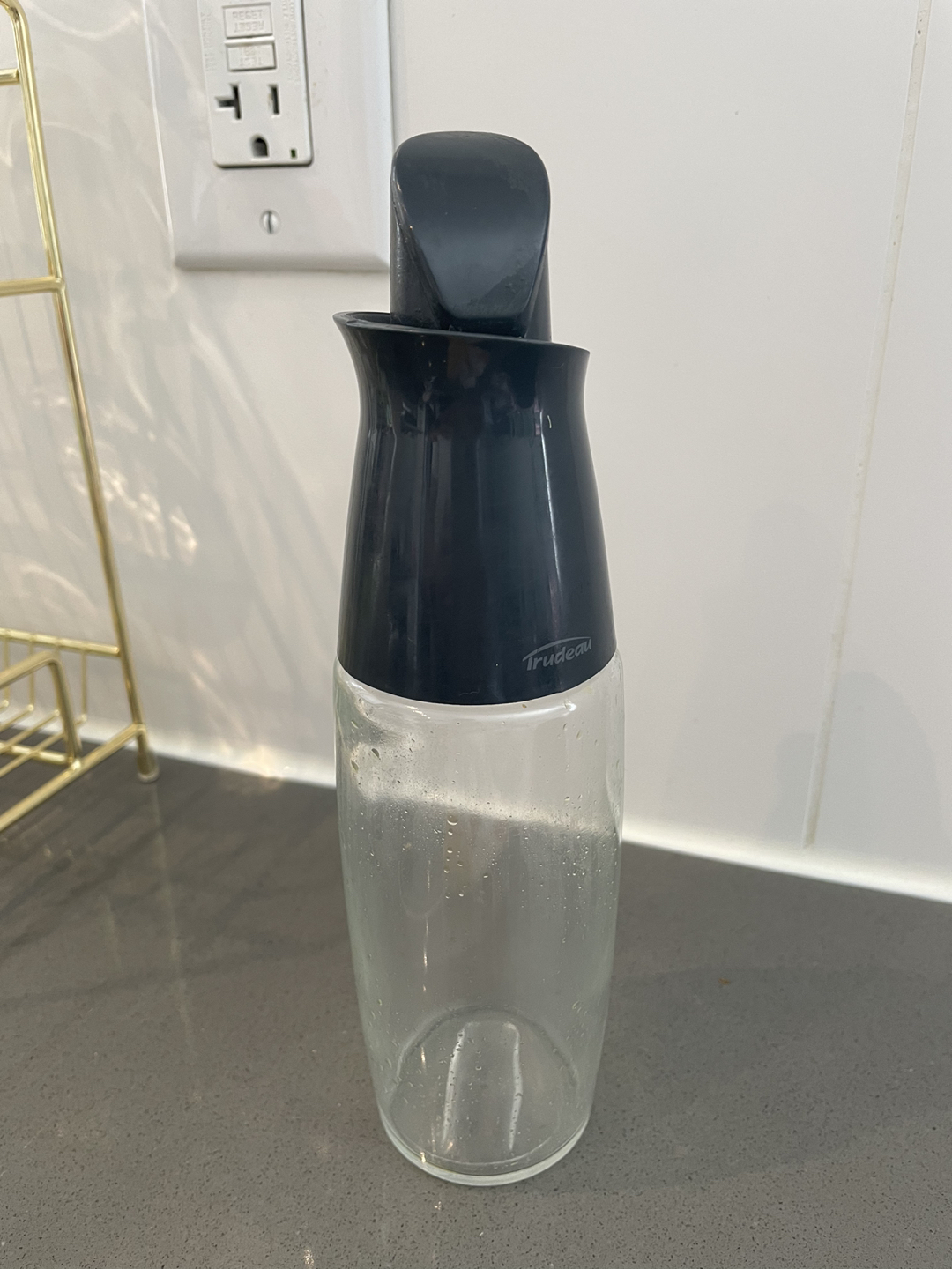 Oil dispenser