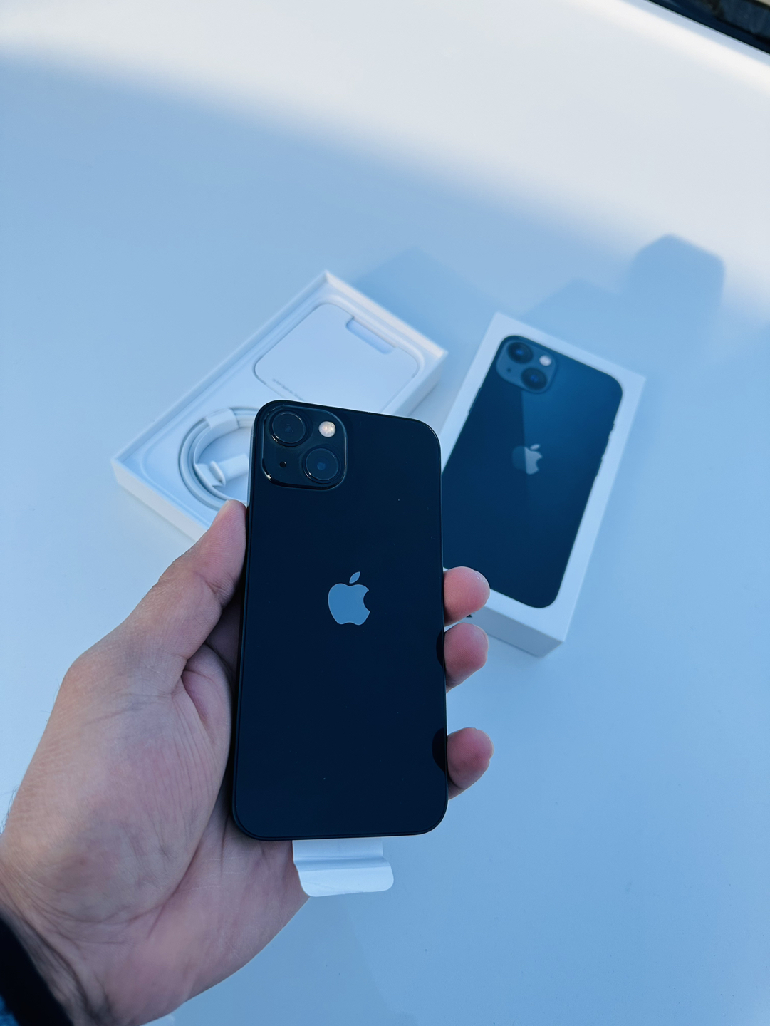 IPhone 13 128GB midnight Lock with Bell virgin - photo 4