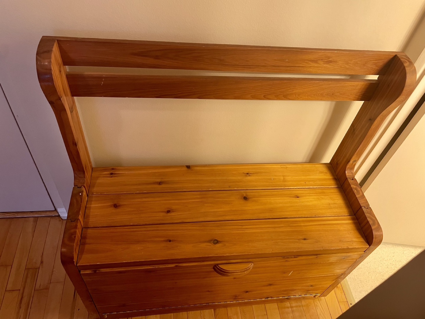 Hardwood bench with storage thumbnail