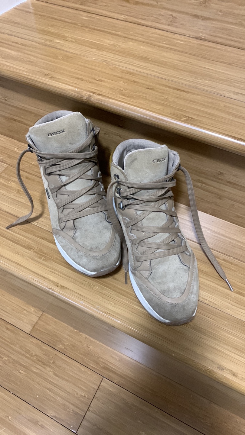 Womens boots thumbnail