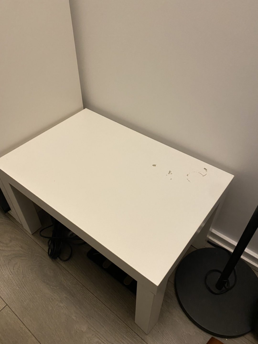White small coffee table + mirror (long)