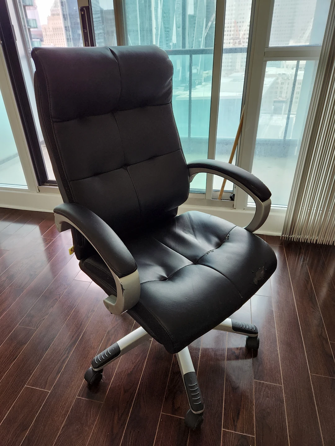 Black Office Chair - Swivel - photo 2