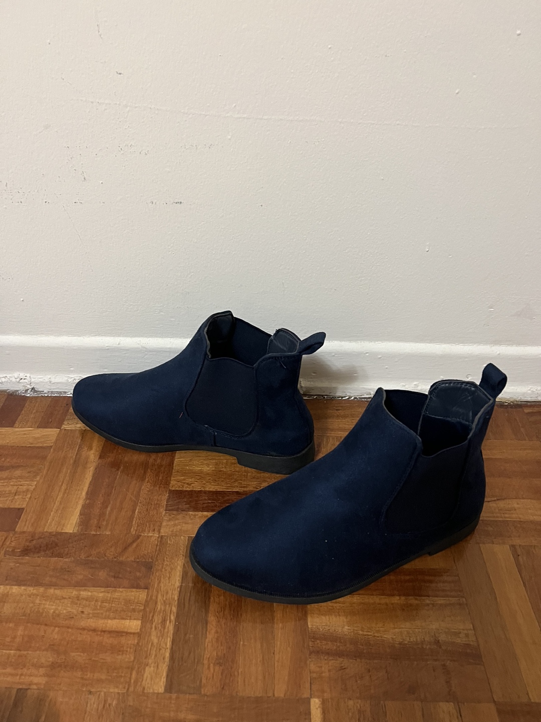 Brand new boots, size S thumbnail