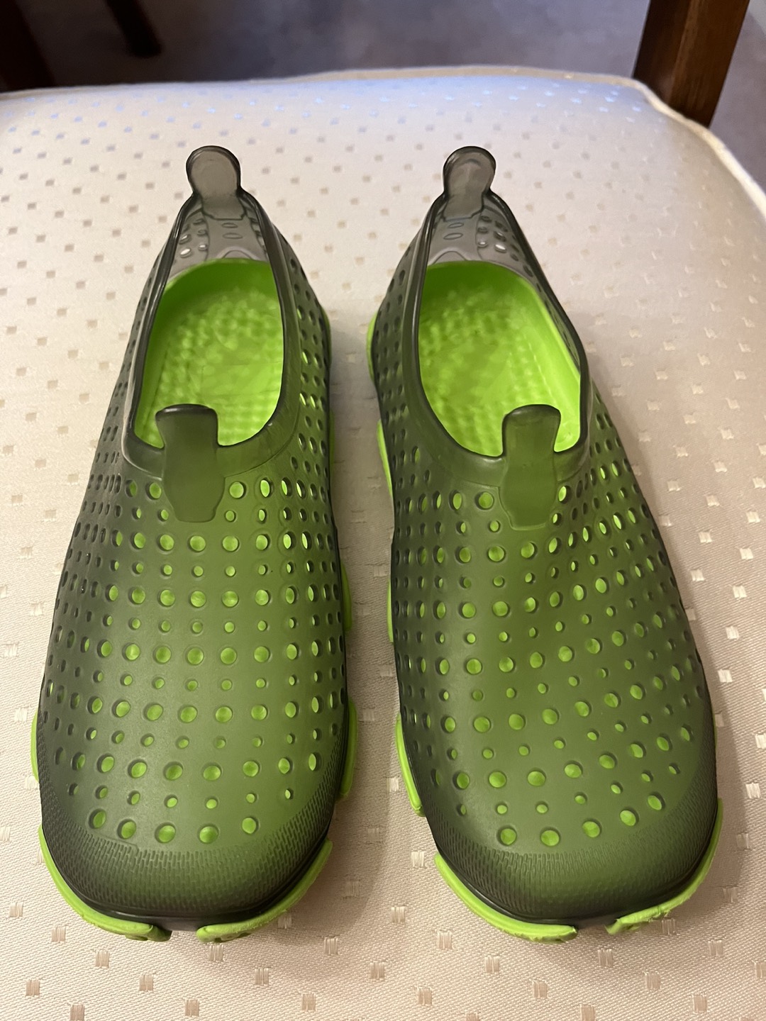 Children’s water shoes. (Sz.11/12) thumbnail