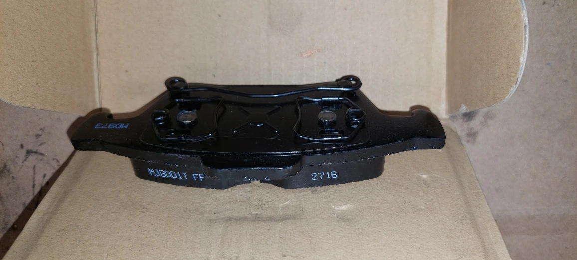 First generation Mazda3 rear brake pads image indicator(3)