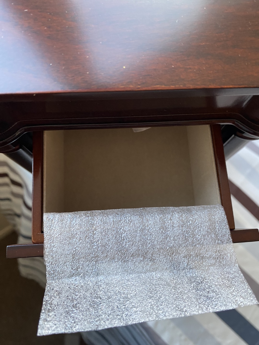 Brand new charming Bombay Emilia Jewelry Box (2013) image indicator(4)