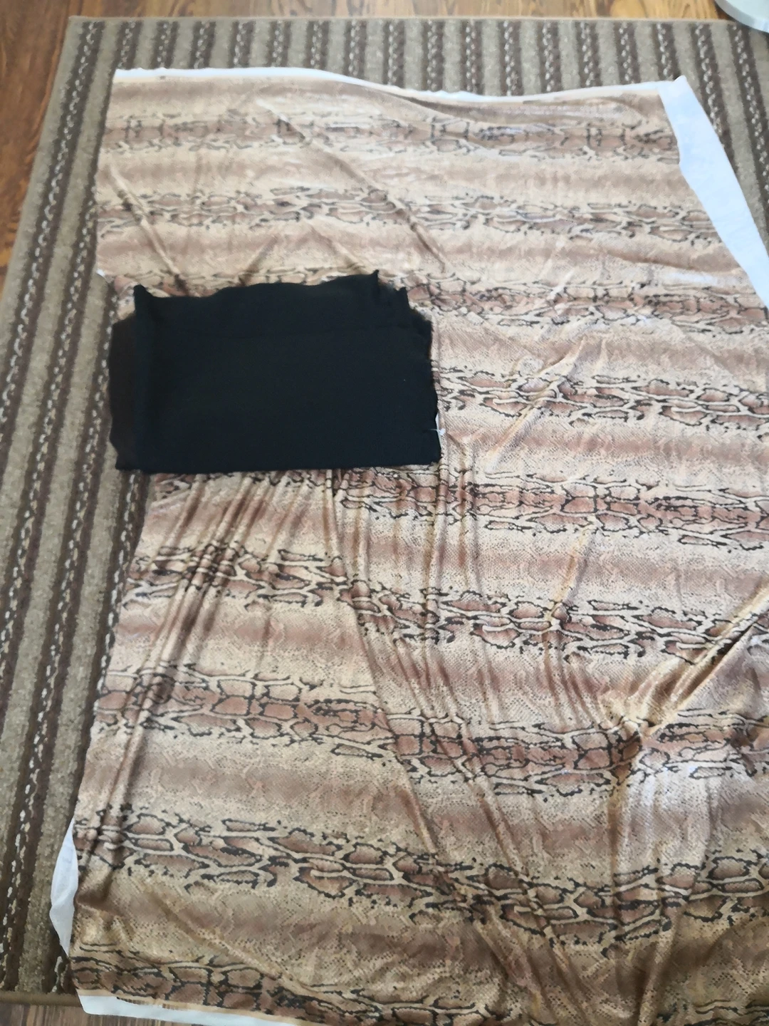 Stretching leopard print fabric - photo 2