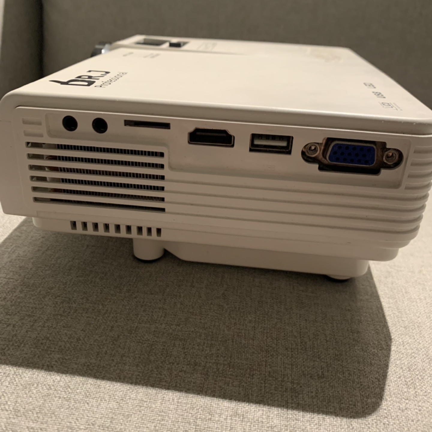 Mini home projector - photo 3