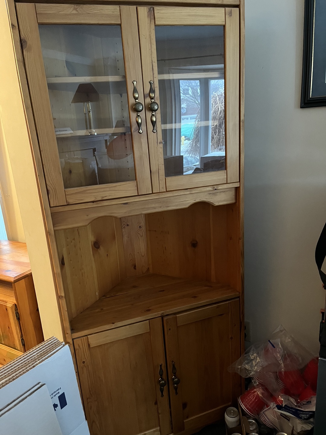Corner cabinet