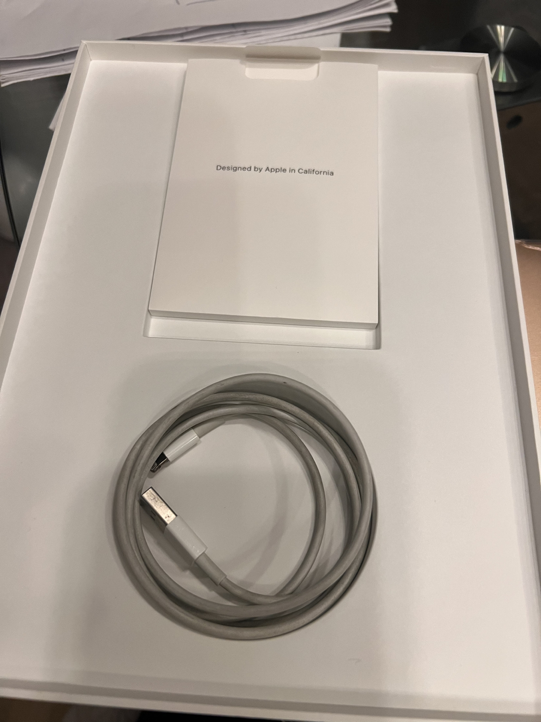 iPad 6 gen wifi + stand + case image indicator(6)