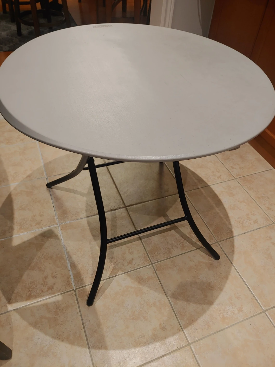 Foldable table