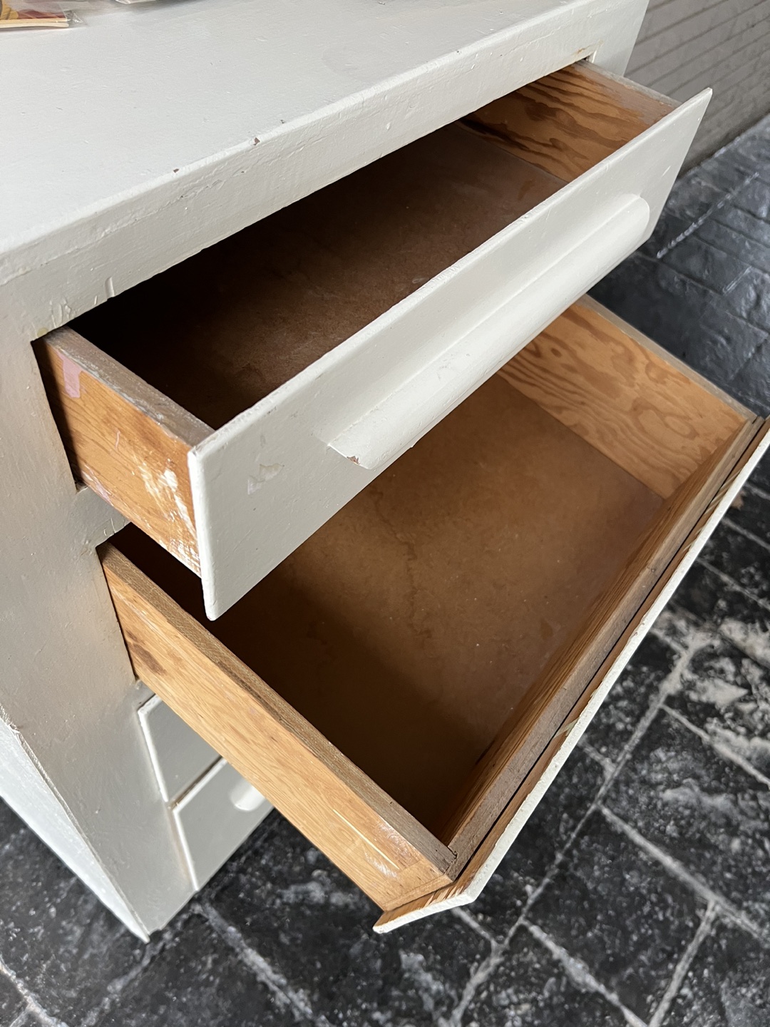 Dresser and comics and delivery - photo 4