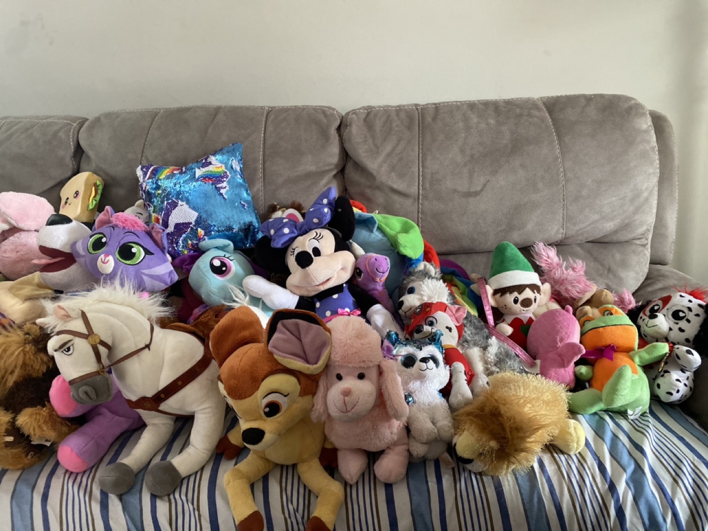 Bunch of stuffed animals - photo 4