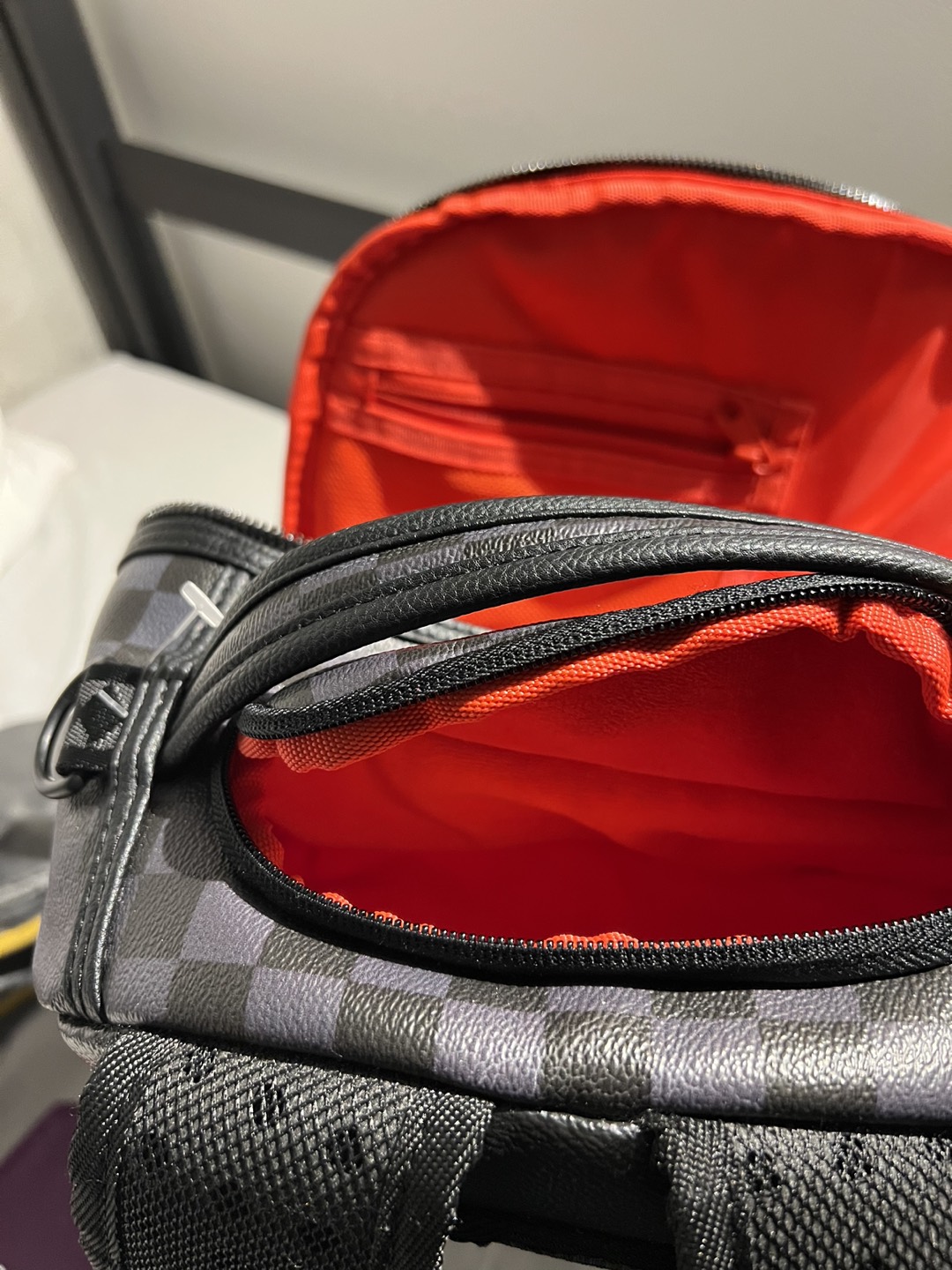 Sprayground backpack image indicator(6)