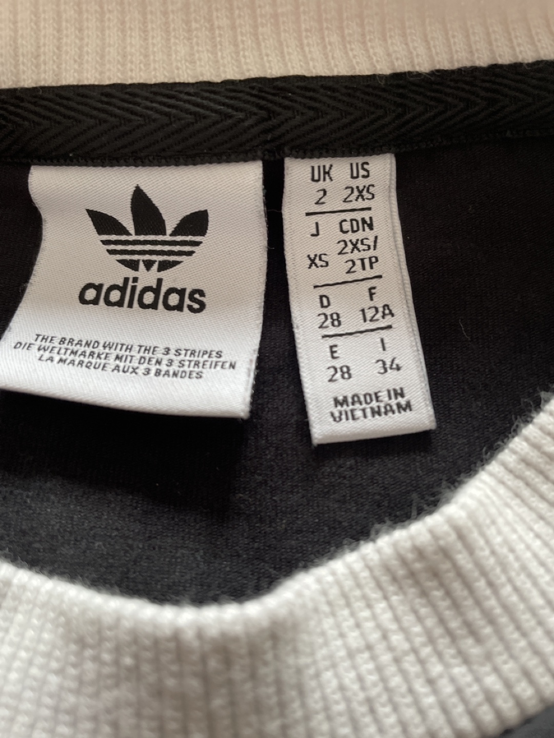 Adidas shirt size small in good condition image indicator(4)