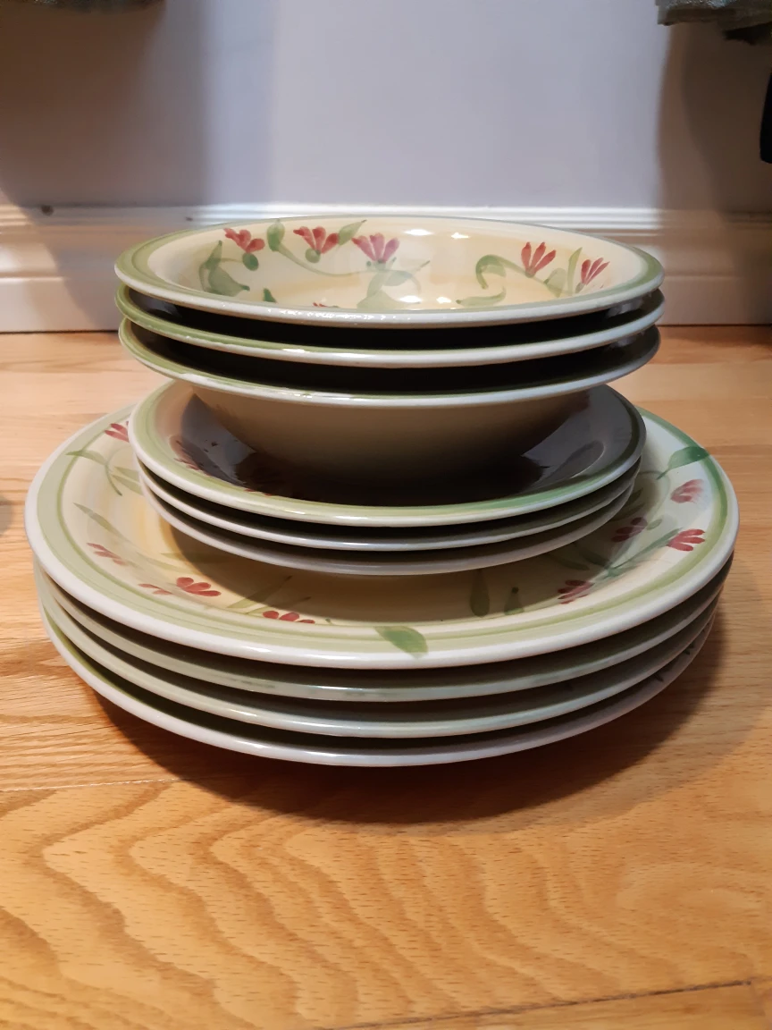 Dish Set - Stoneware - 4 sets (missing 2 pieces) - photo 3