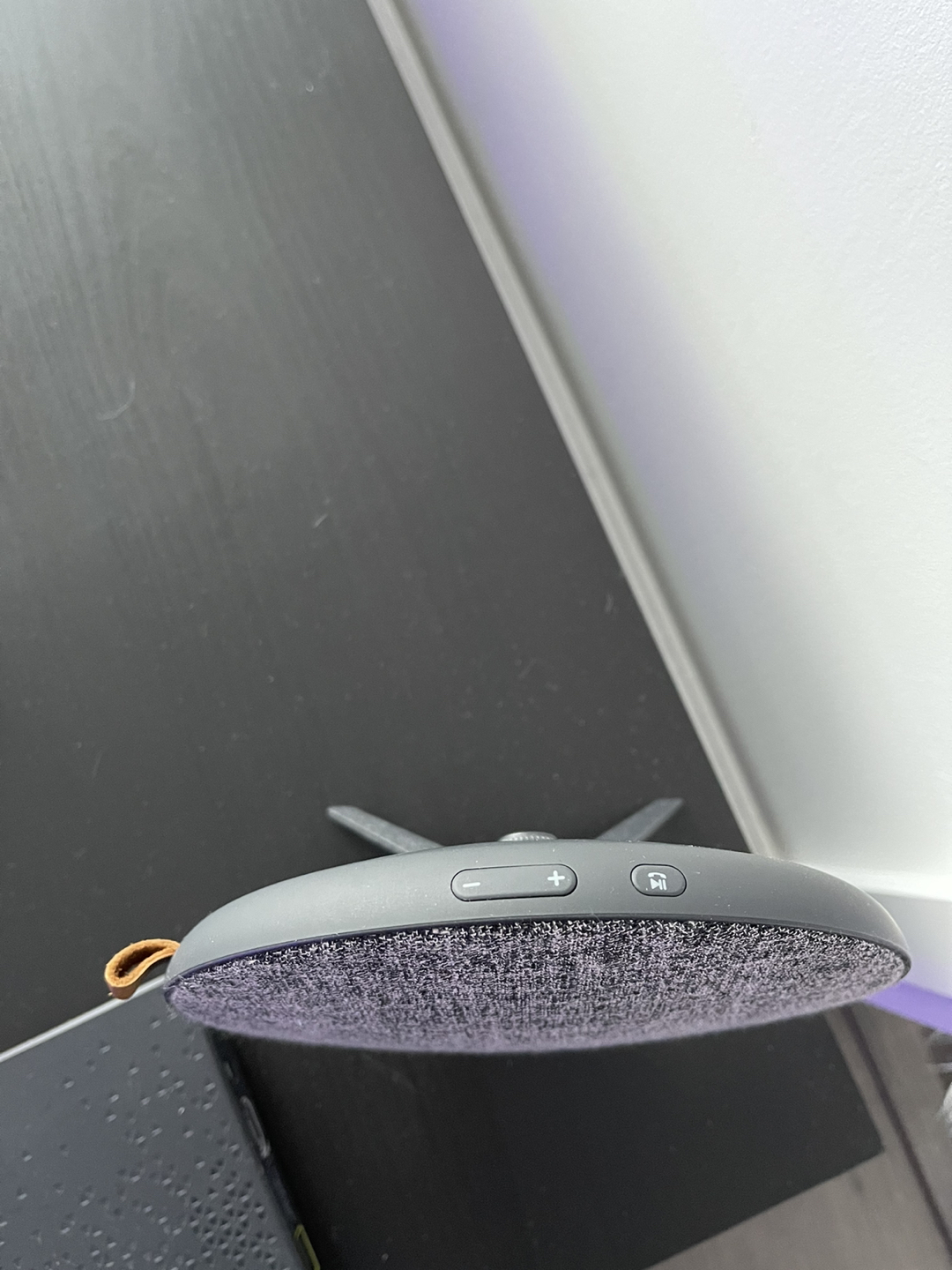 Bluetooth speaker from The Source with USB charger - photo 2