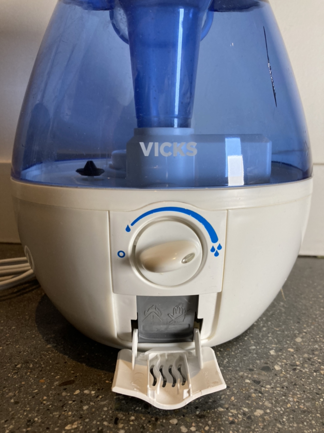 Vicks VUL520WC Filter-Free Ultrasonic Cool Mist Humidifier - photo 3