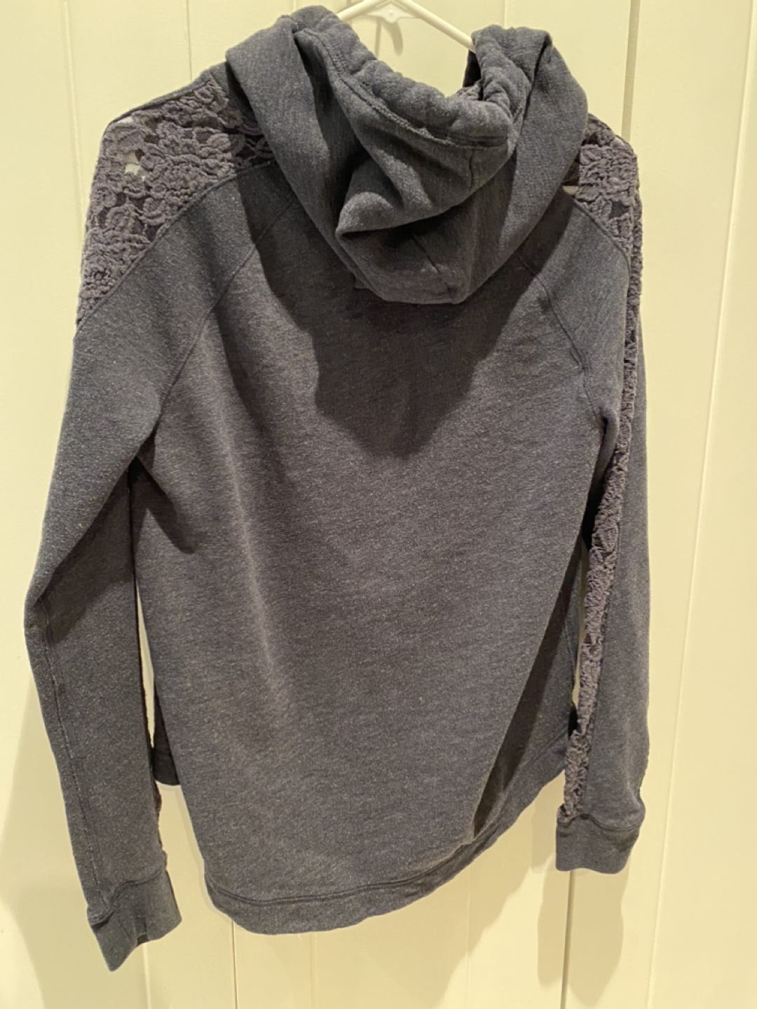 Hollister “Calif” hoodie image indicator(2)