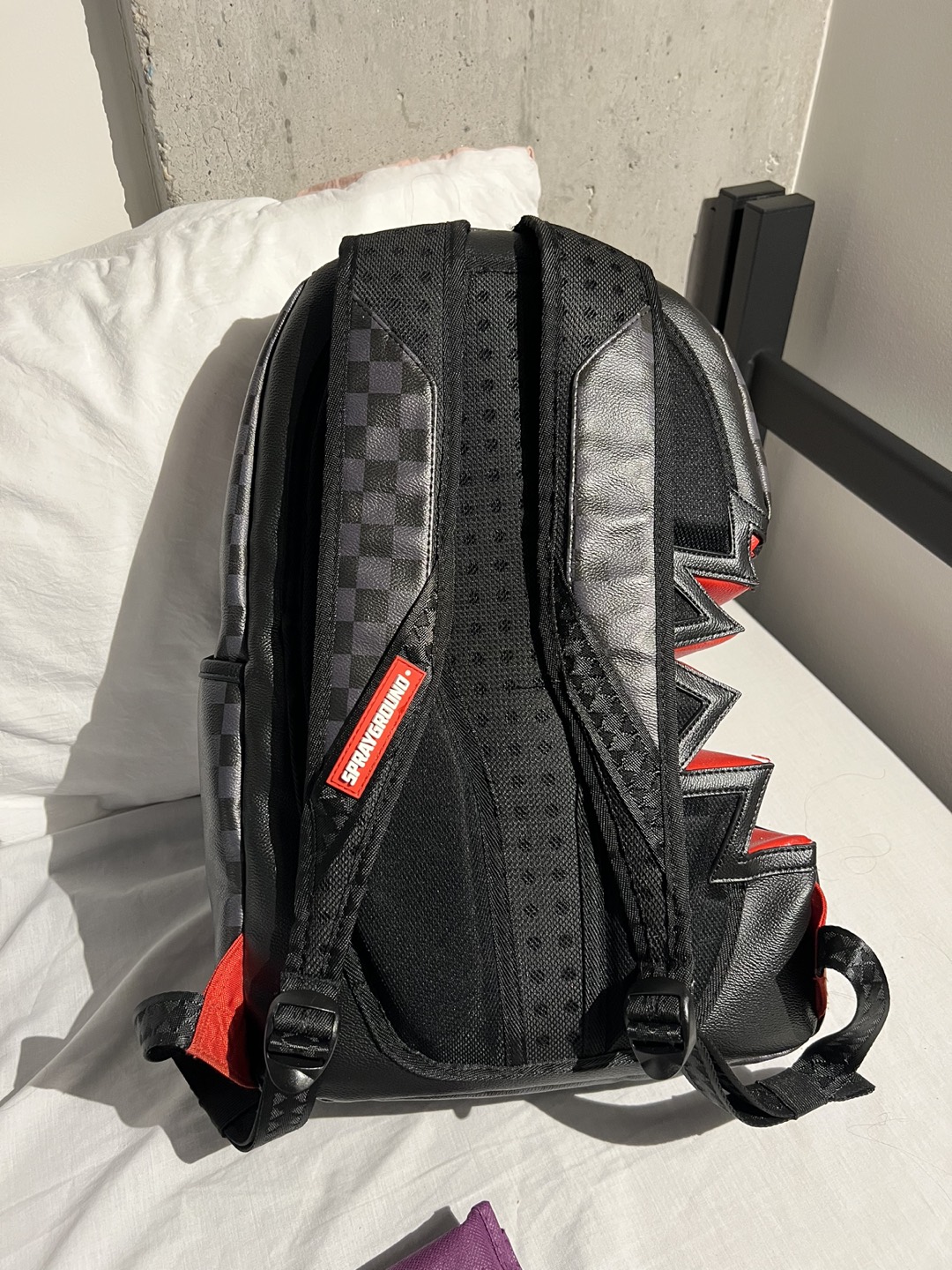 Sprayground backpack image indicator(3)