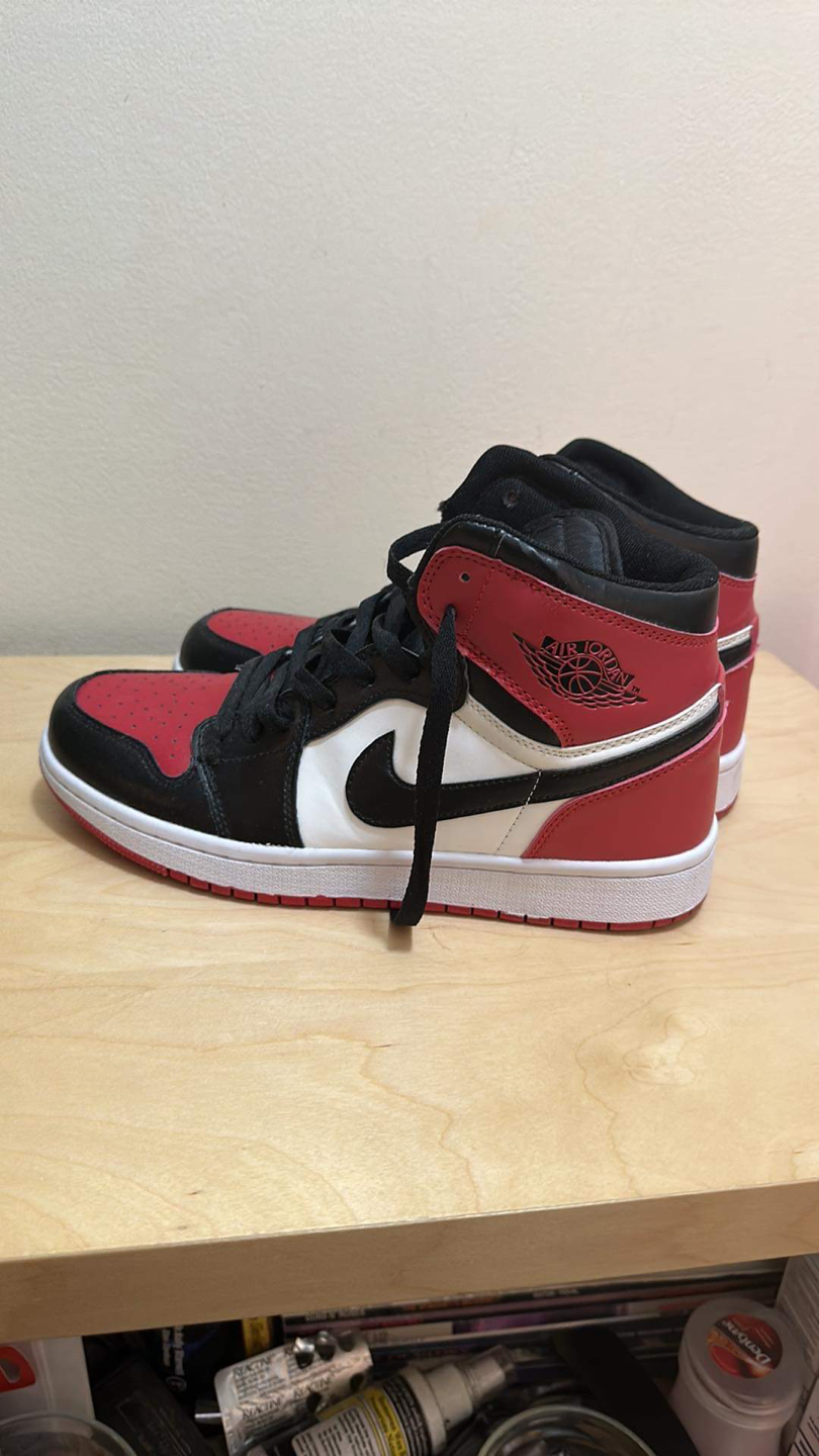 Air Jordan 1 Bred Toe Size 9.5 - photo 2