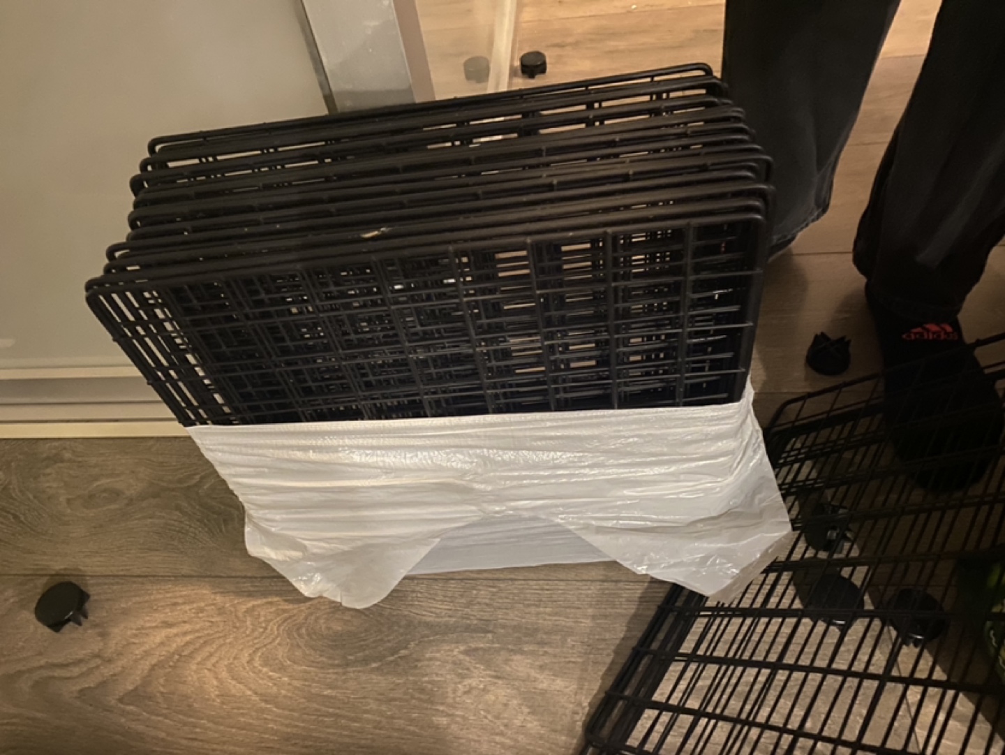 square wired shelving
