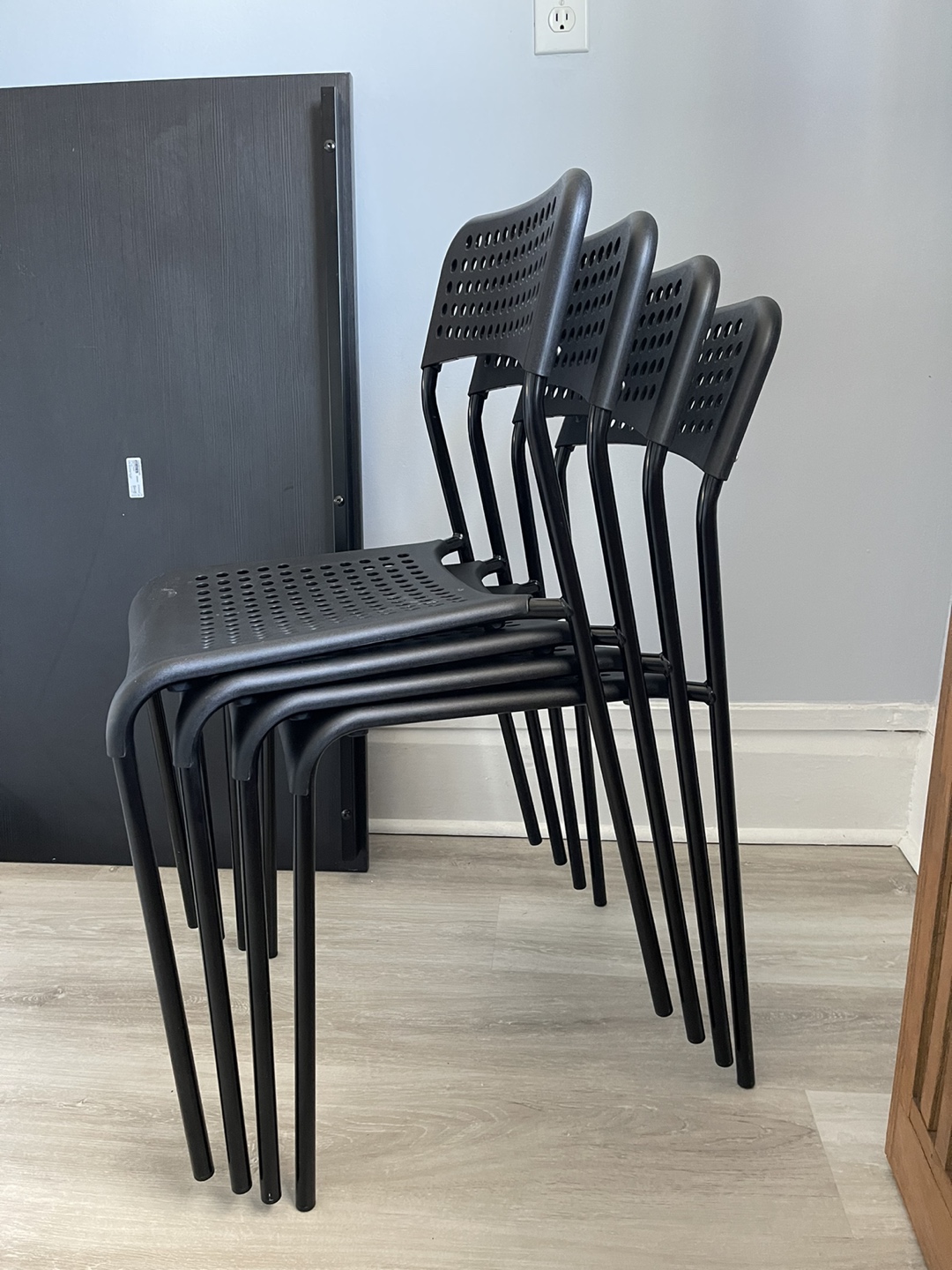 Ikea adde plastic chairs - photo 2