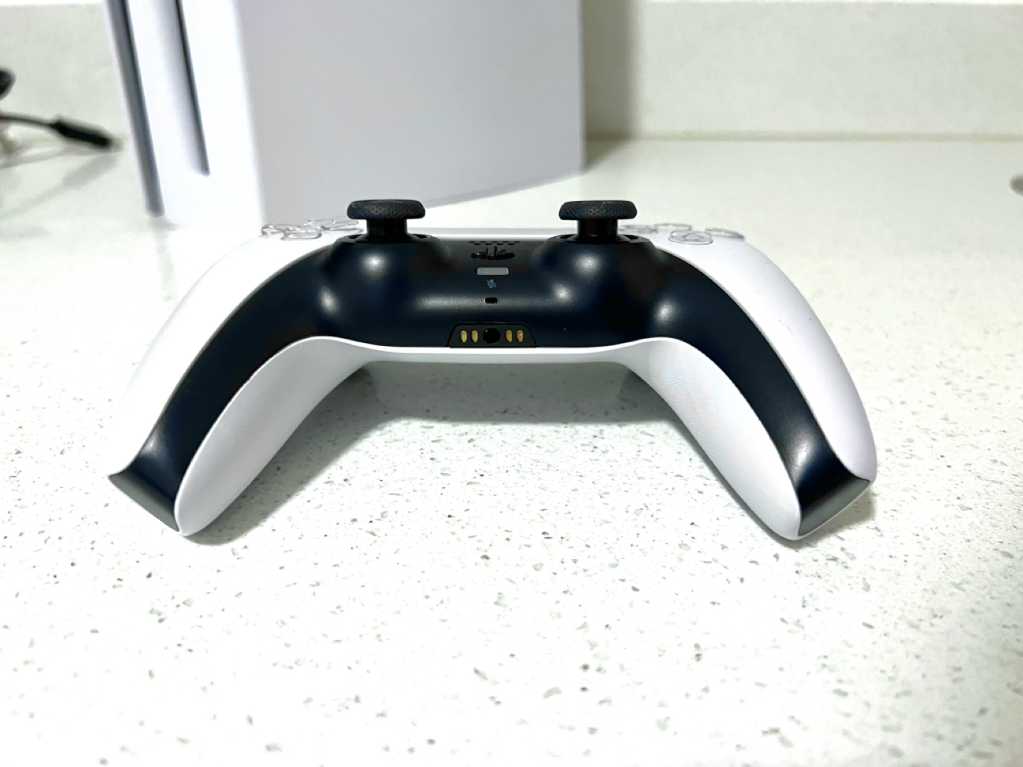 Sony Playstation 5 Console PS5 + Controller + Stand + Cables - photo 4