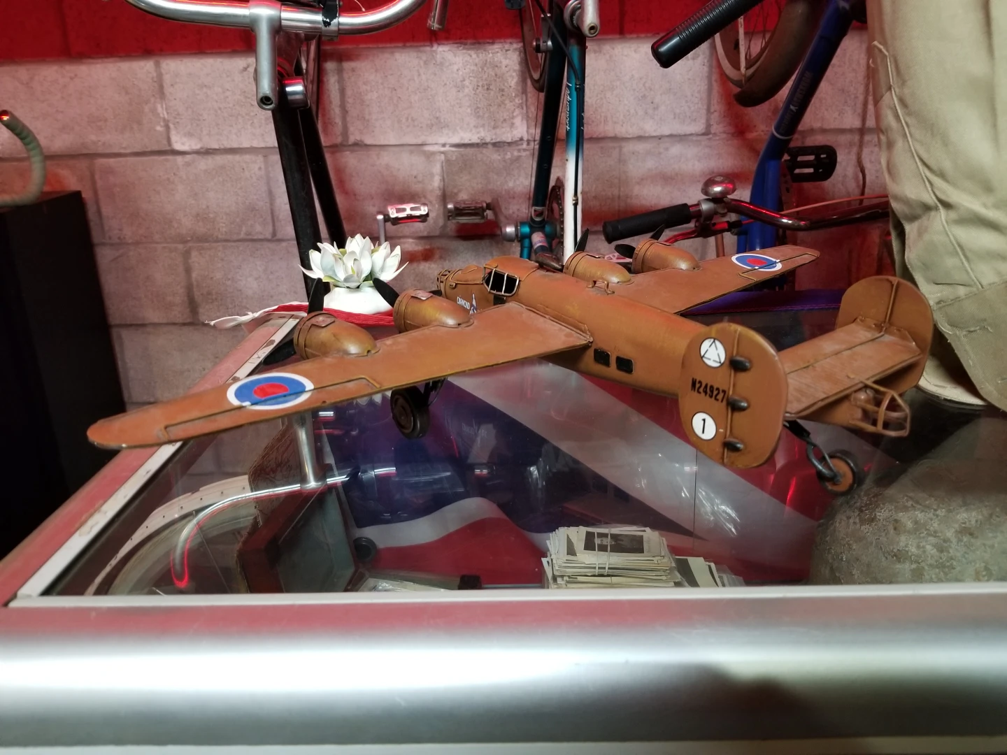 Tin Model Airplane Diamond lil WW2 B24 Bomber - photo 5