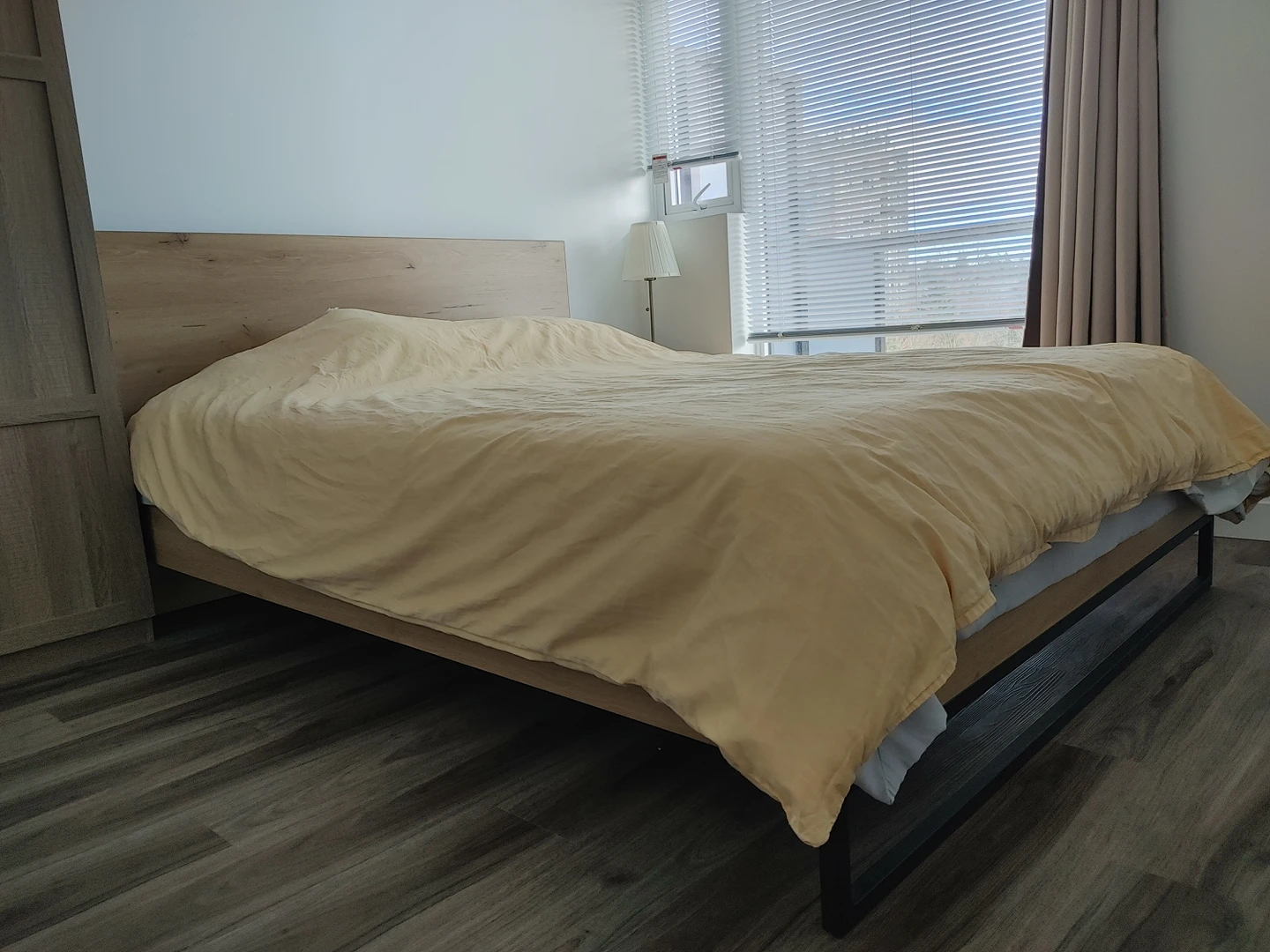 Queen mattress & frame - photo 4