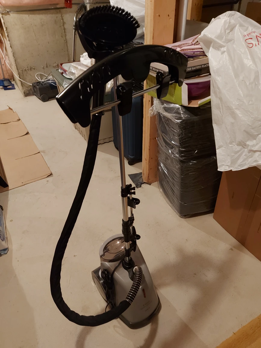 Clothes steamer