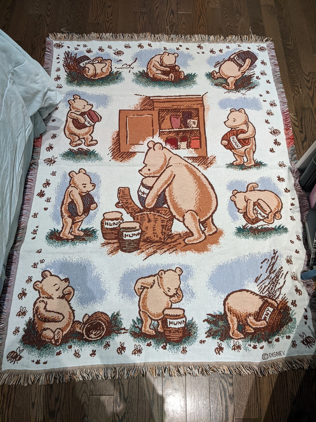 Classic Pooh woven blanket thumbnail