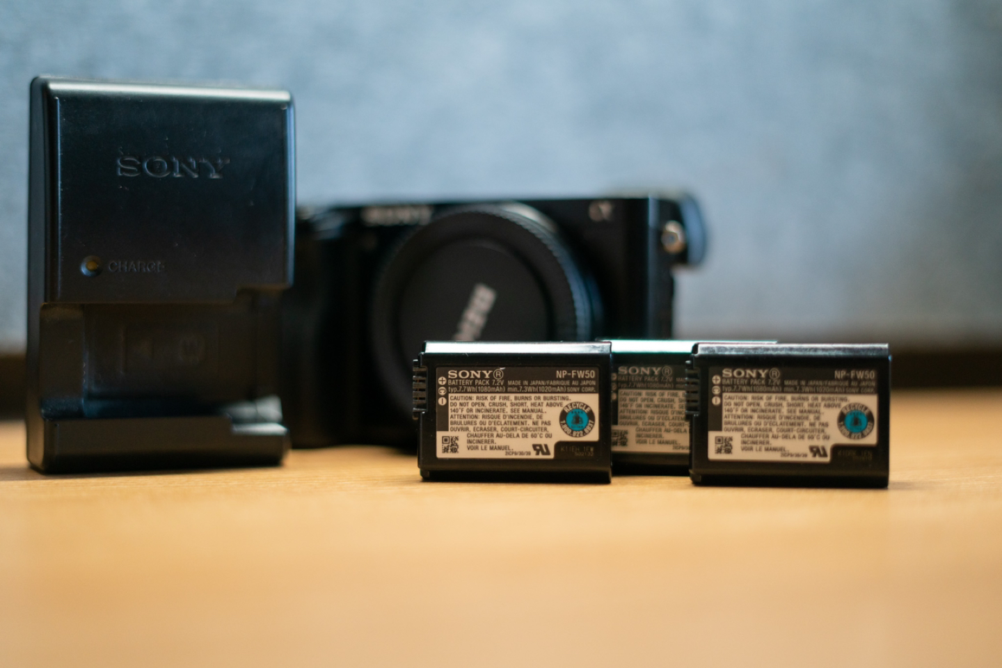 Sony a6000 with 3 Sony Batteries - photo 2